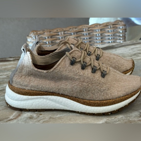 Women’s OTBT Courier Wool Alpaca Sneakers Casual Athletic Tan Beige- Size 6.5 - Picture 10 of 12
